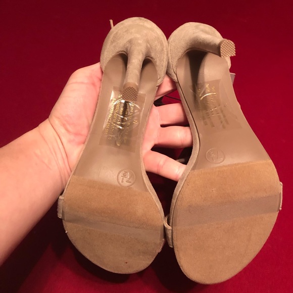 NWT ADORABLE Taupe Suede Heels - Picture 5 of 5